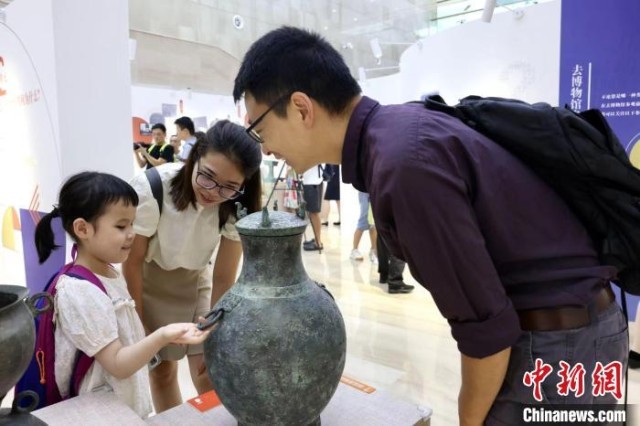 可触摸的“文物”重庆一博物馆推出无障碍体验展